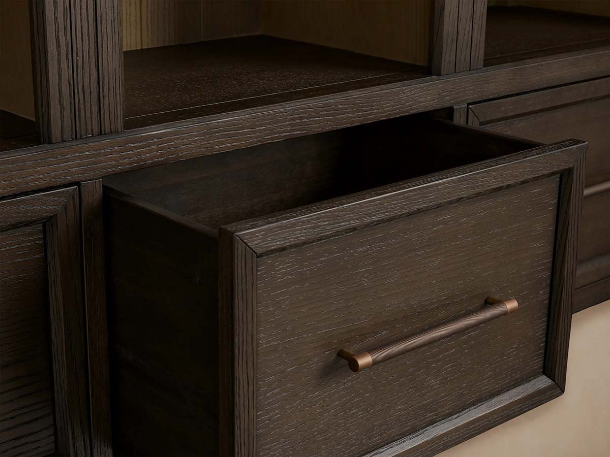 Armoire d'entrée haute Hattie en chêne avec crochets 