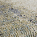 Tapis Miyah en laine verte tufté à la main, naturellement chaud et texturé, style abstrait flou vintage