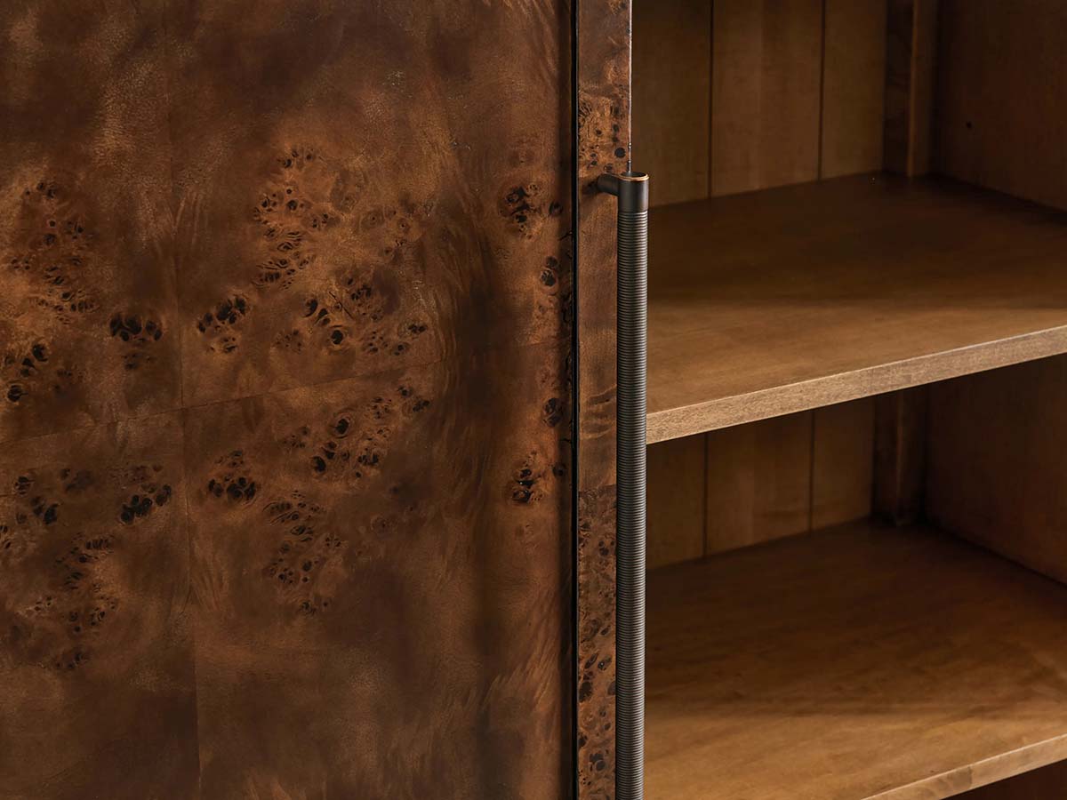 Armoire haute Hattie Burl pour salon, en bois naturel à grain de grain. 