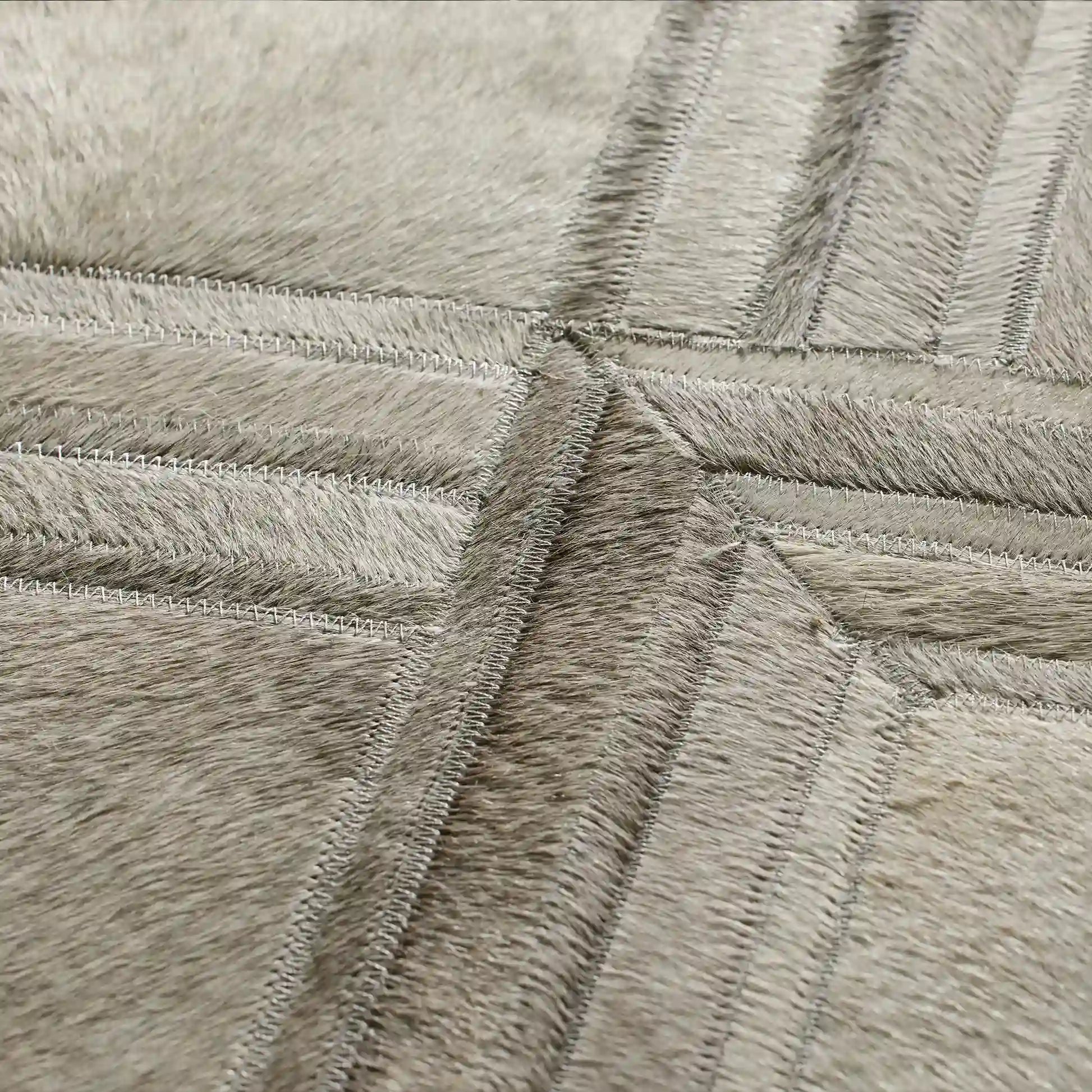 Grira Runder Teppich aus Naturfell Modern Luxuriöser geometrischer Teppich im Fell-Stil