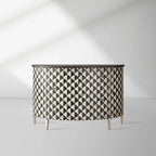 Andretta Pappelholz-Schrank/Sideboard im modernen Wohnstil mit schwarz-weißem geometrischem Muster