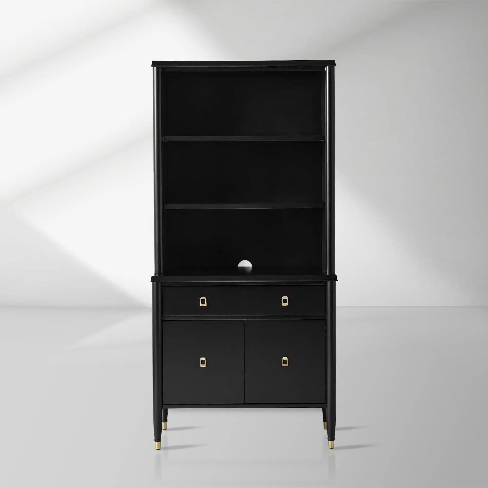 Lavendelfarbener französischer offener Vitrinenschrank, hohes Esszimmer-Sideboard aus Holz mit verdecktem Stauraum im Unterschrank