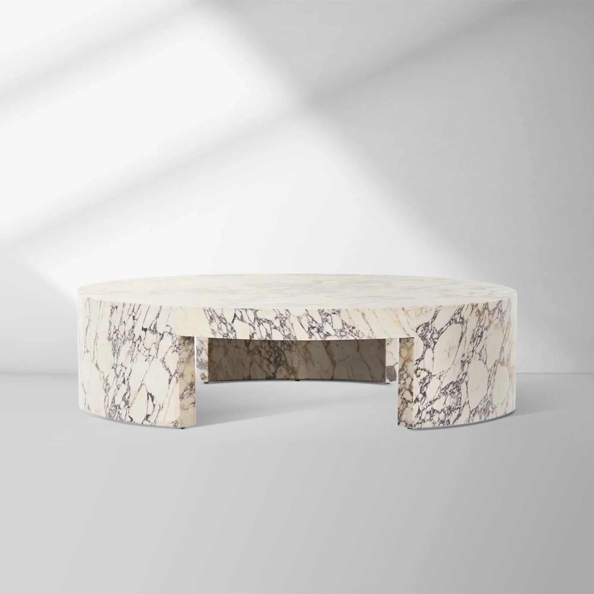 Runder Couchtisch Veneta mit Carrara-Marmor-Furnierplatte für Wohnzimmer und Holztisch
