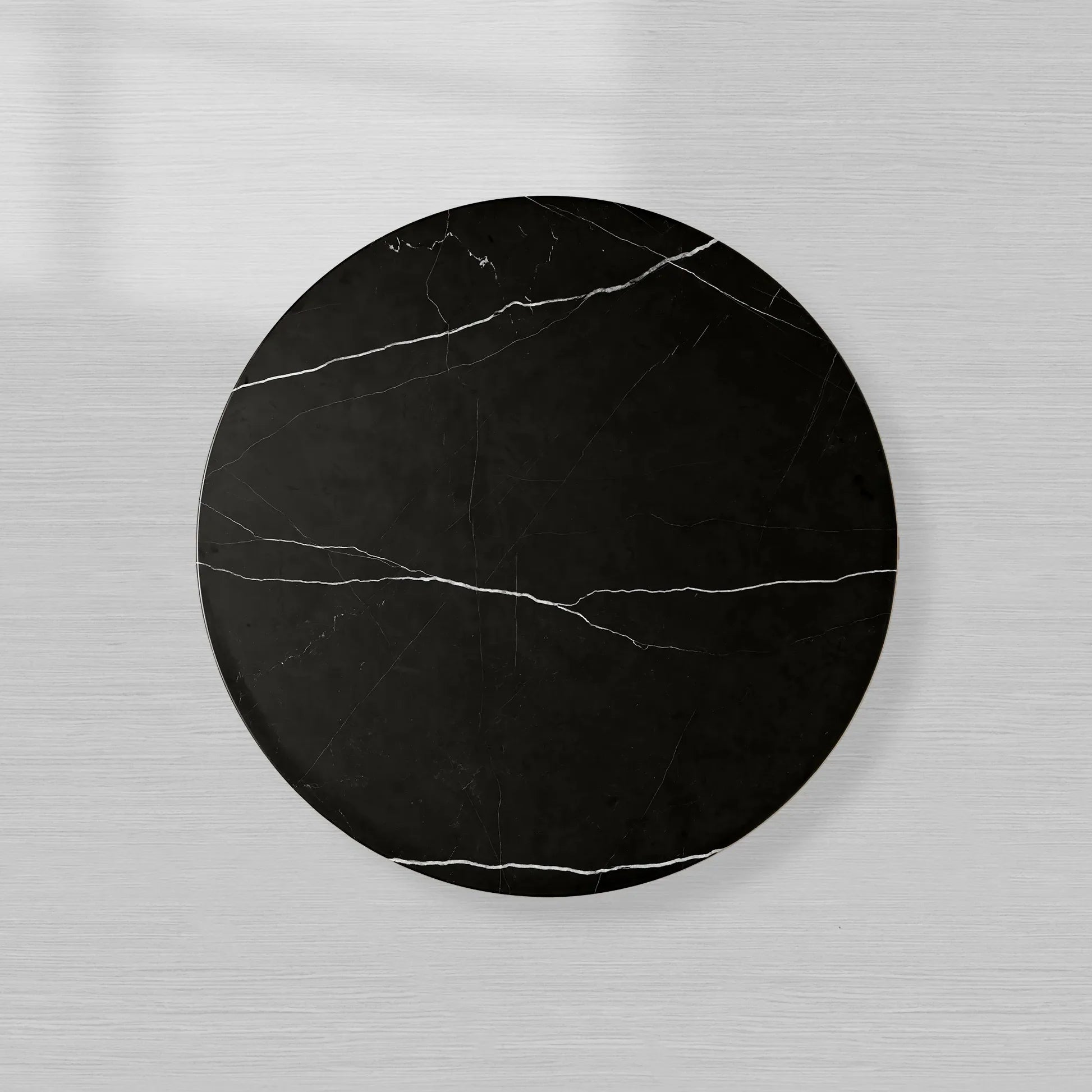 Table à manger ronde Caden avec plateau en pierre, en noyer ou en chêne avec piètement sculptural