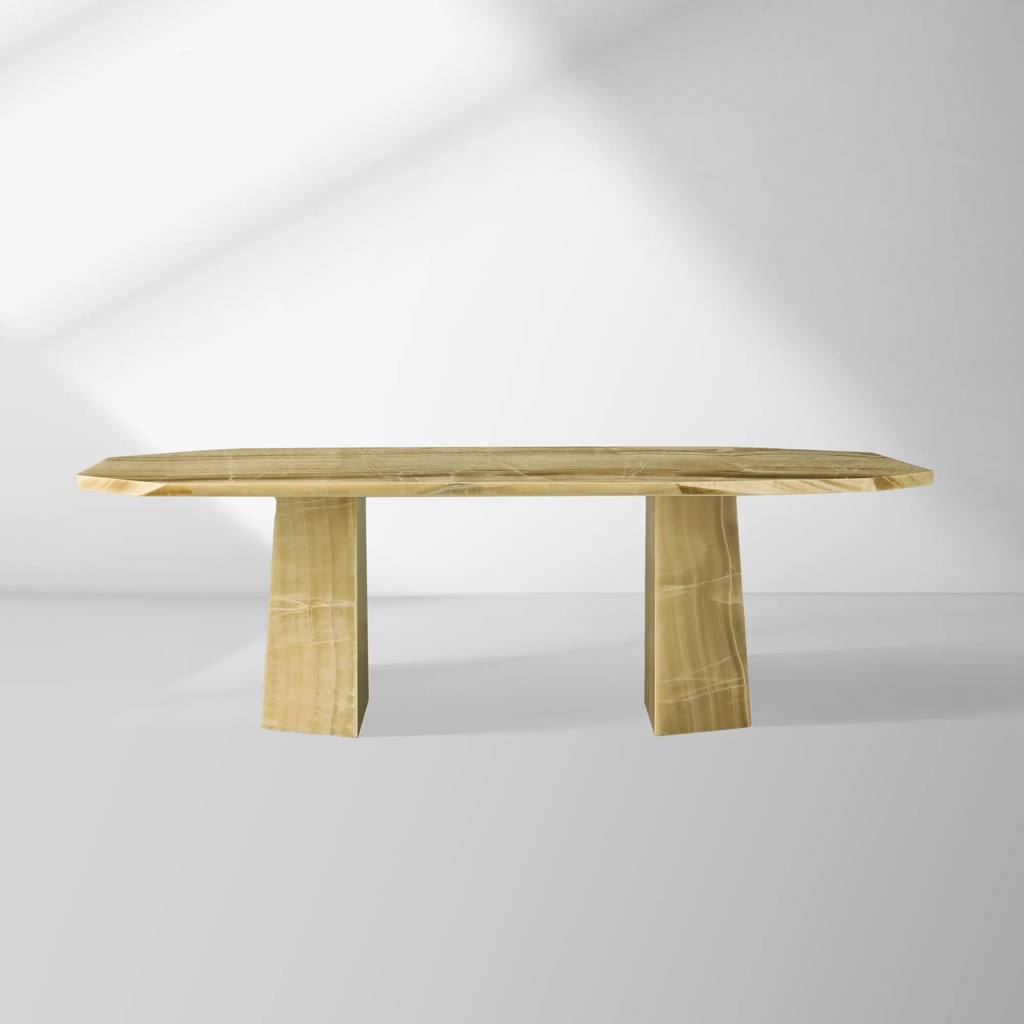 Esstisch Zyra mit olivenfarbenem Onyx & Massivstein