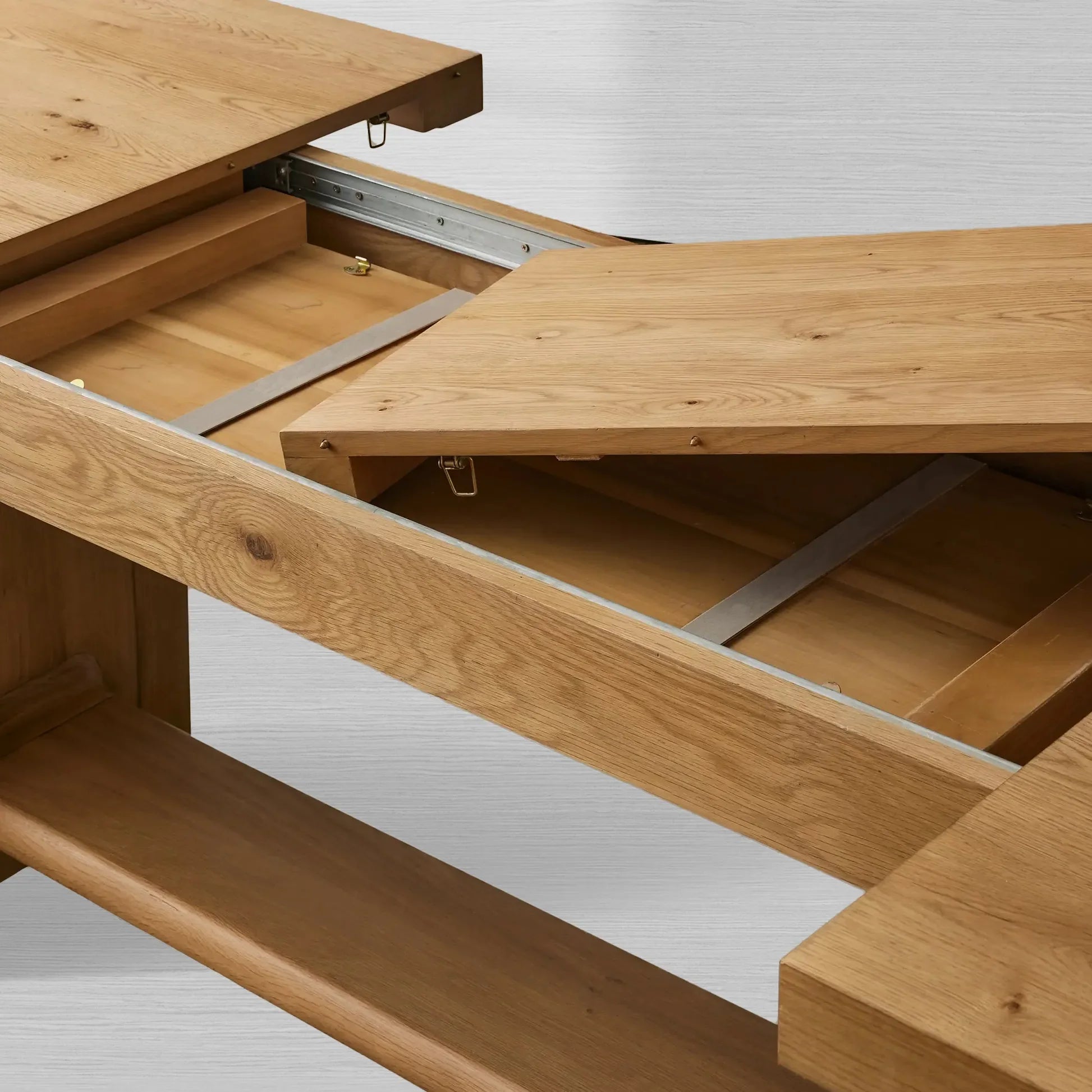 Redding Extending Dining Table with Solid Oak Wood & Two Self-Storing Leaves