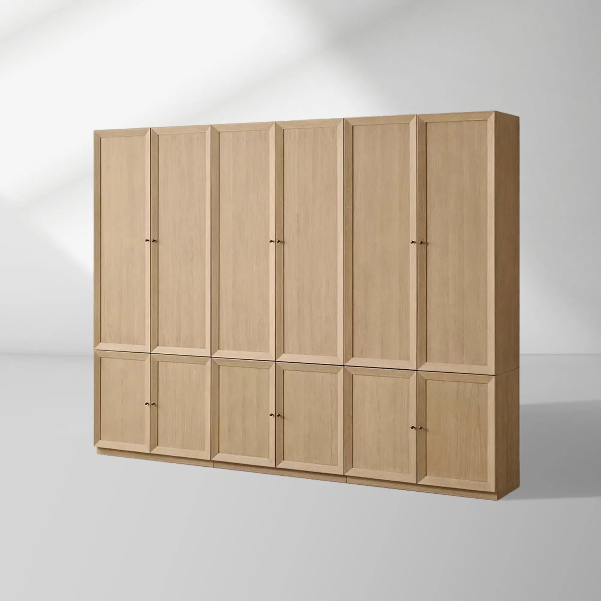 Nason Modularer hoher Eichenschrank für moderne Wohnzimmer mit großen Schließfächern