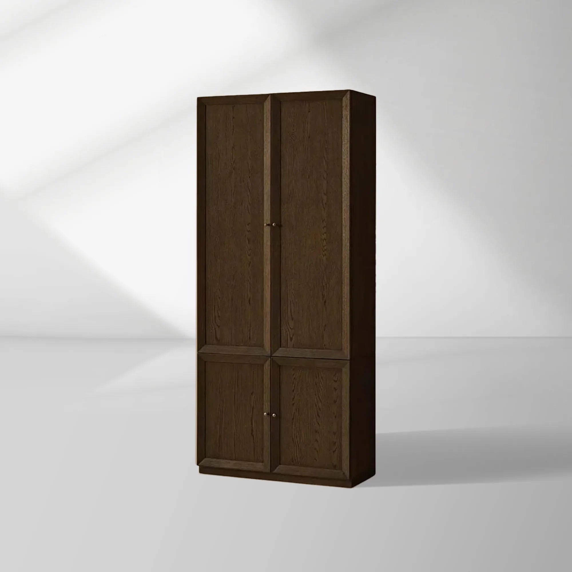 Nason Modularer hoher Eichenschrank für moderne Wohnzimmer mit großen Schließfächern