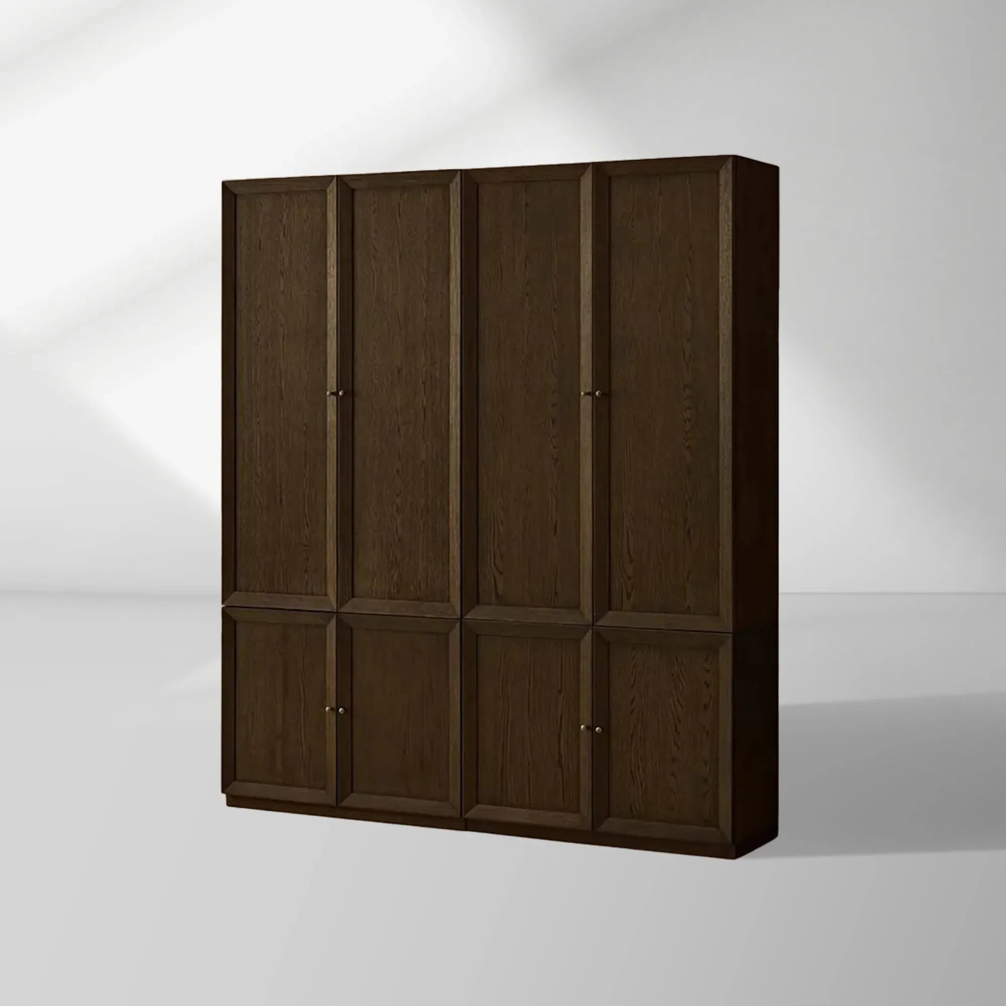 Nason Modularer hoher Eichenschrank für moderne Wohnzimmer mit großen Schließfächern
