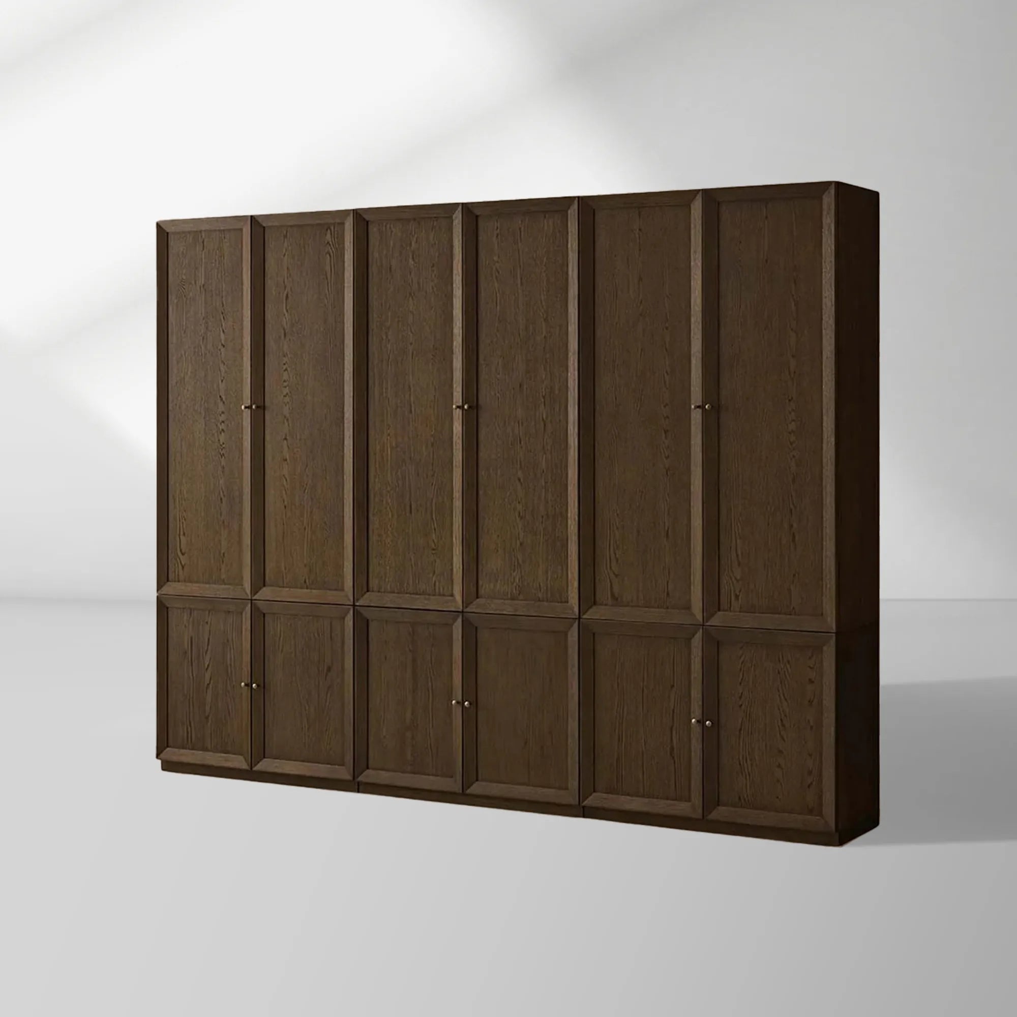 Nason Modularer hoher Eichenschrank für moderne Wohnzimmer mit großen Schließfächern