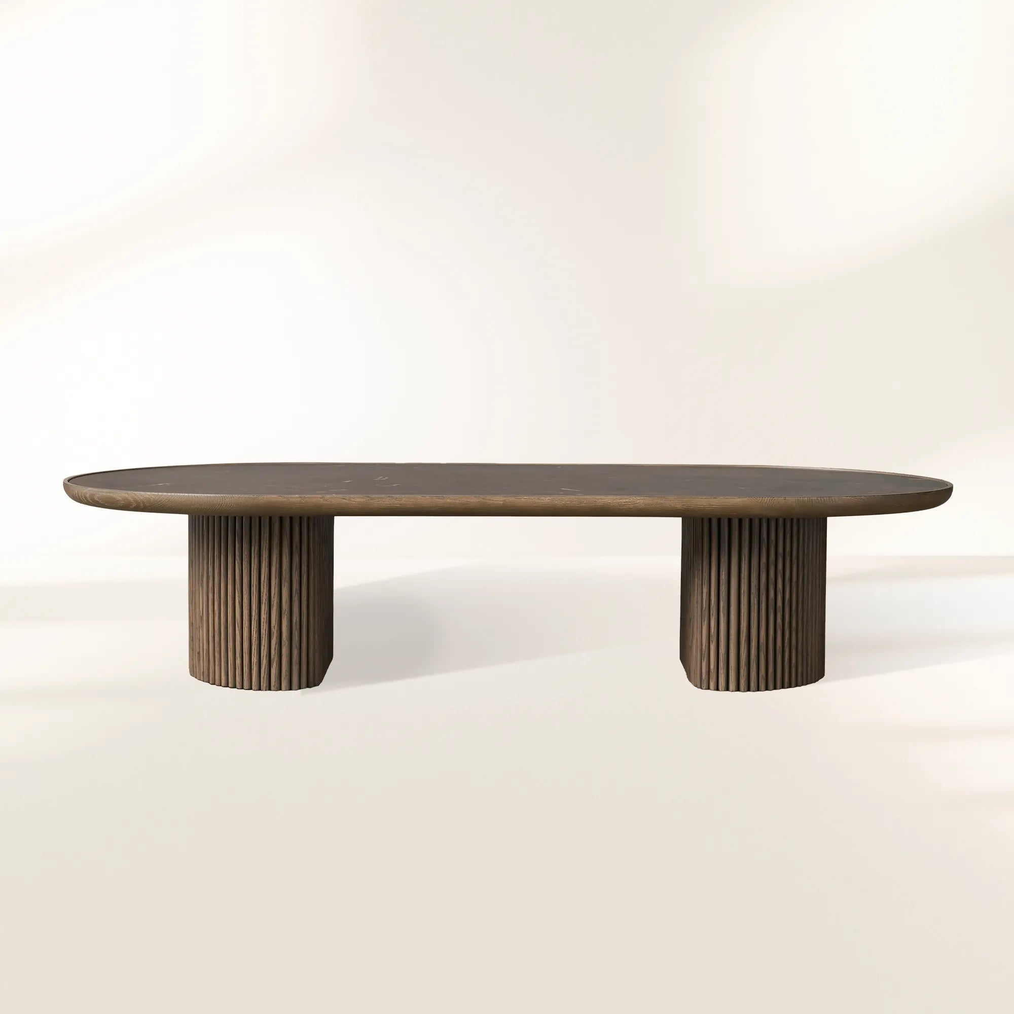 Couchtisch Astor mit ovalem Holzsockel und Marmorplatte