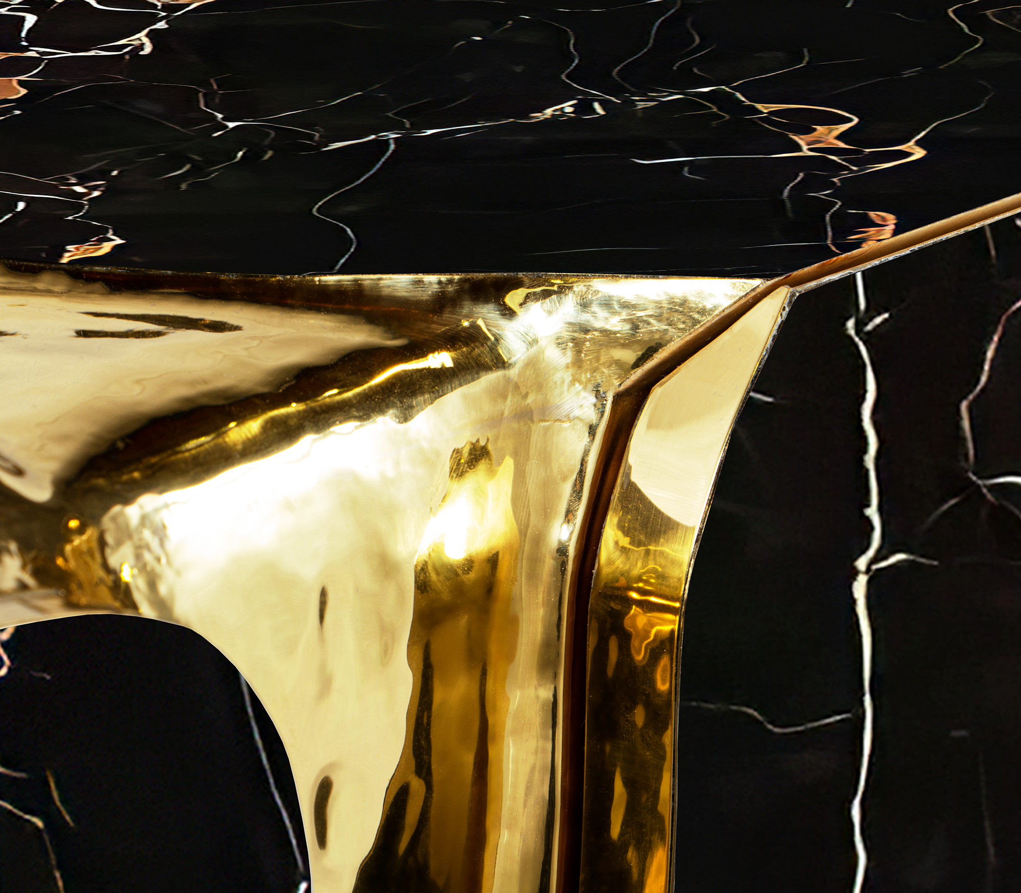 Luxury Black Gold Sideboard Cabinet with Sculptural Cracked Design