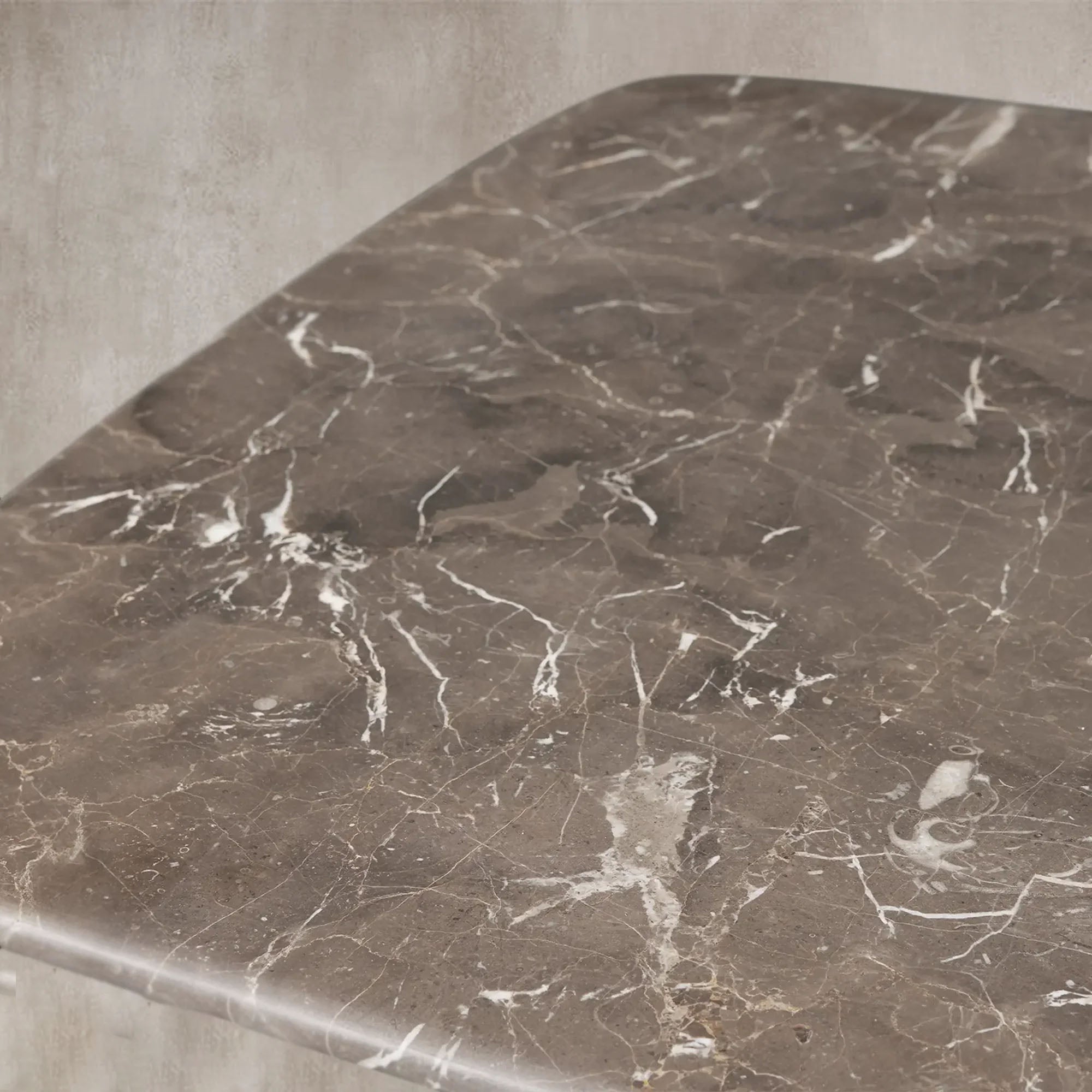 San Germani 72" Steincouchtisch mit Natursteinplatte und Dauphine Metallfuß