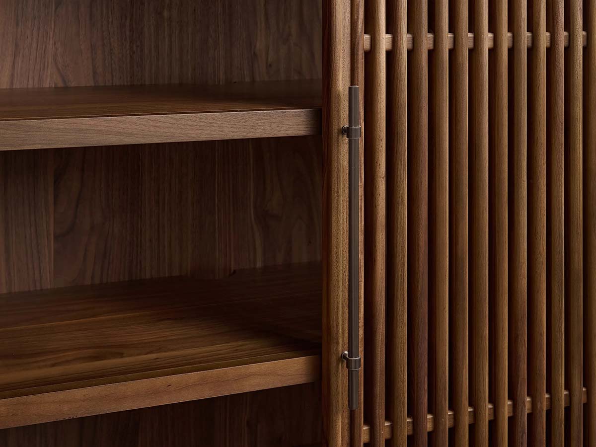 Piermont Modulares, geriffeltes Hochregal-Bücherregal aus schwarzem Nussbaum mit bronzefarbenem Sockel