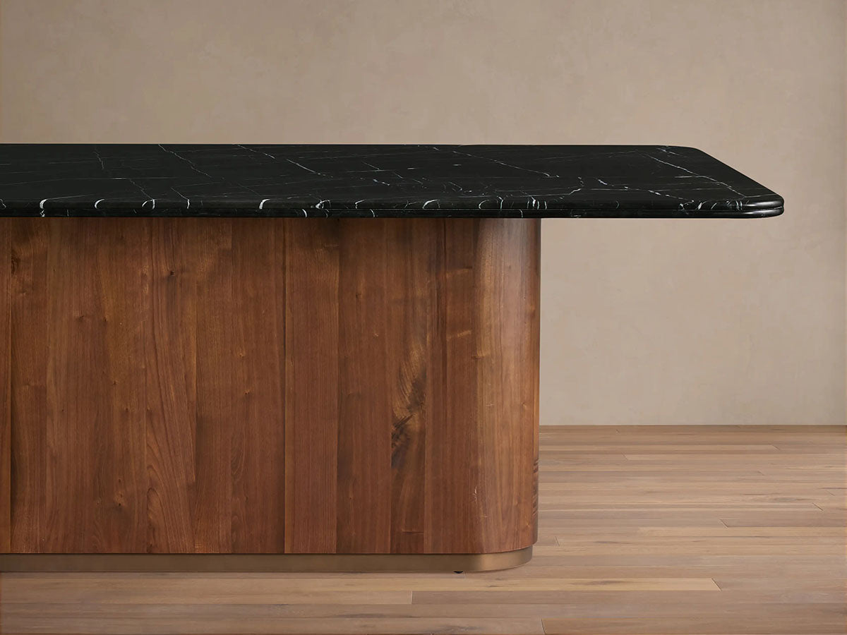 Caden Esstisch mit schwarzer Marquina Steinplatte, amerikanischer Nussbaumholzfuß, luxuriöser Stil