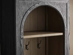 Armoire d'entrée haute Hattie en chêne avec crochets 