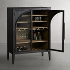 Hattie Holz-Barschrank, niedriger Weinschrank im Mid-Century-Modern-Stil aus Eiche