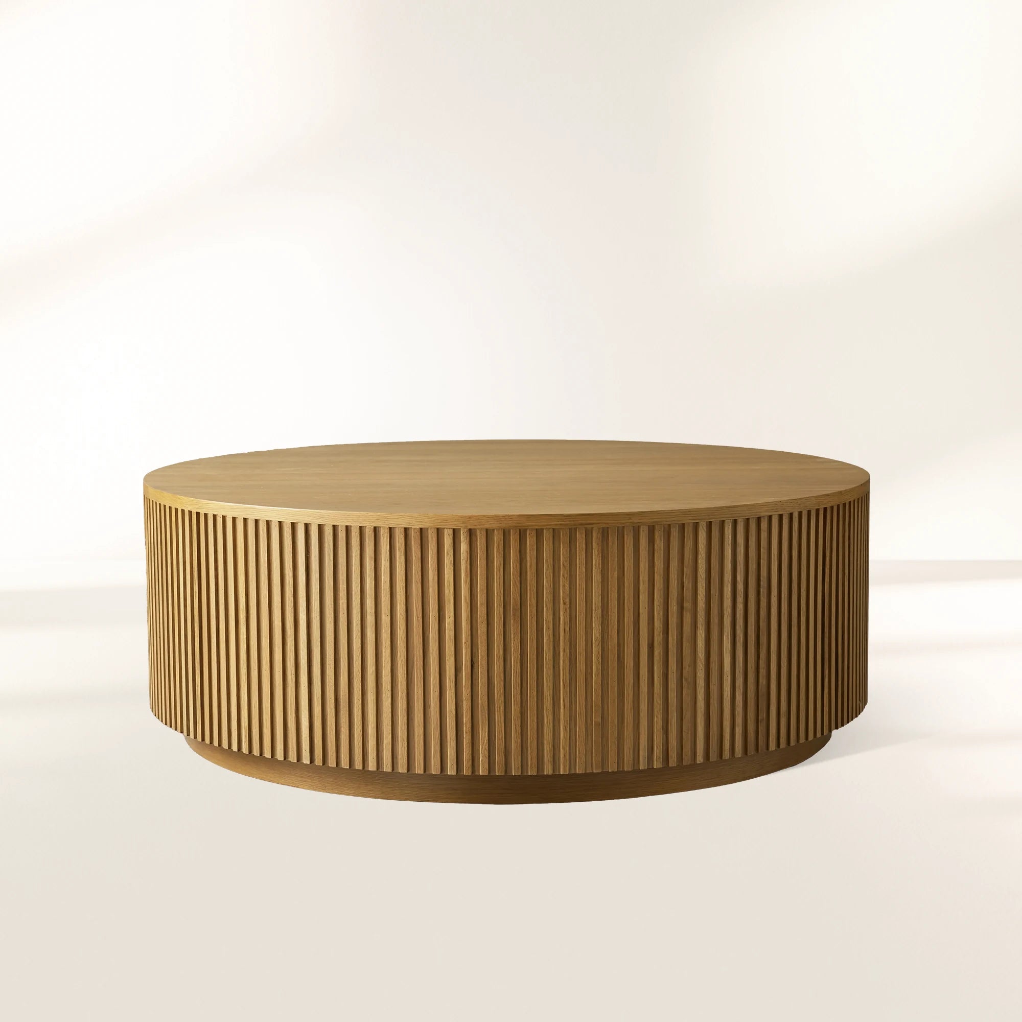 Finnley Round Oak Wood Coffee Table Modern Sofa Center Tea Table with Reeded Detailing