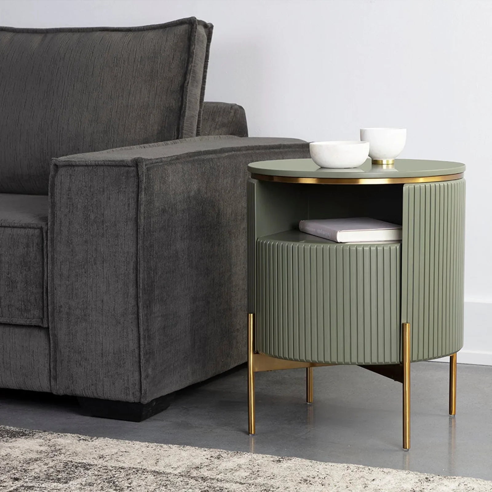 Panoso Holz-Nachttisch mit goldenem Stahlgestell, luxuriöser Nachttisch