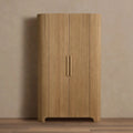 Armoire haute Astor en chêne cannelé pour salon ou chambre à coucher
