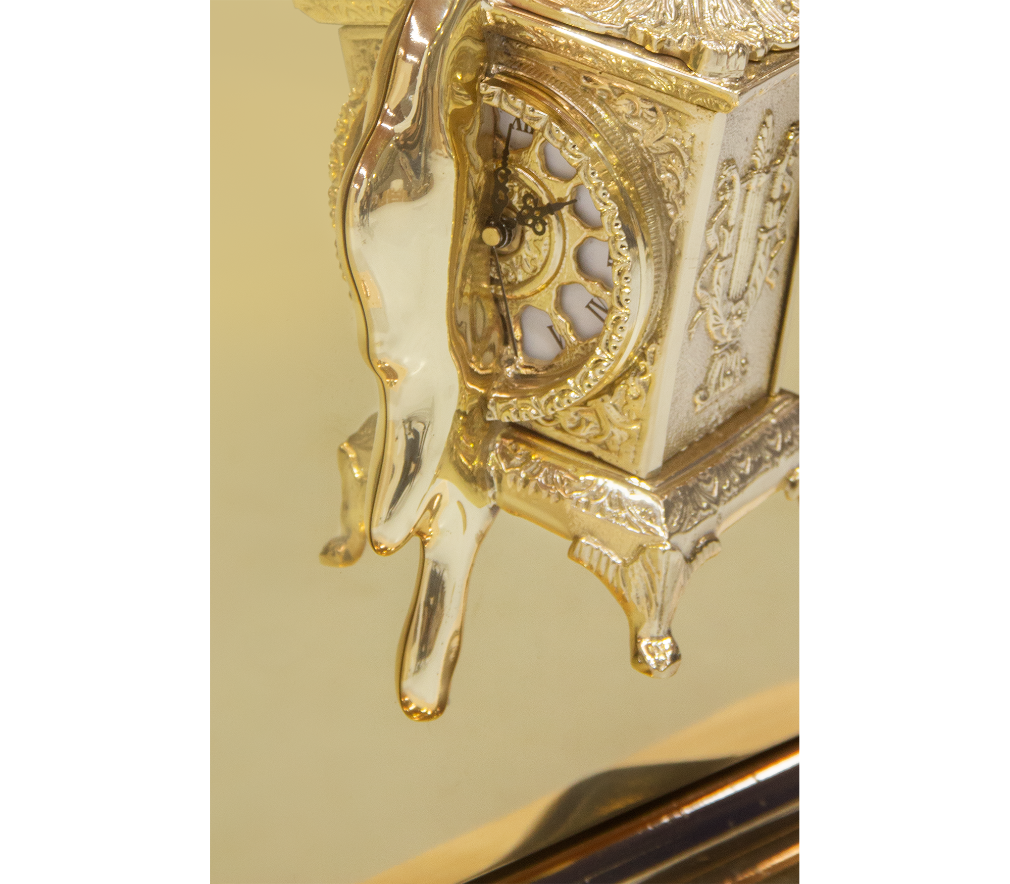 Luxury Surreal Watch Winder Safe Inspired by Salvador Dalí with Gold-Plated Finish & Secret Storage