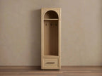 Armoire d'entrée haute Hattie en chêne avec crochets 