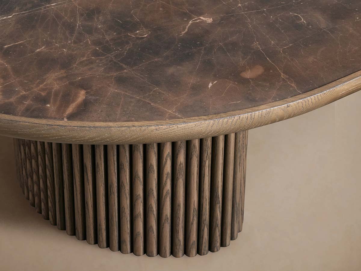 Couchtisch Astor mit ovalem Holzsockel und Marmorplatte