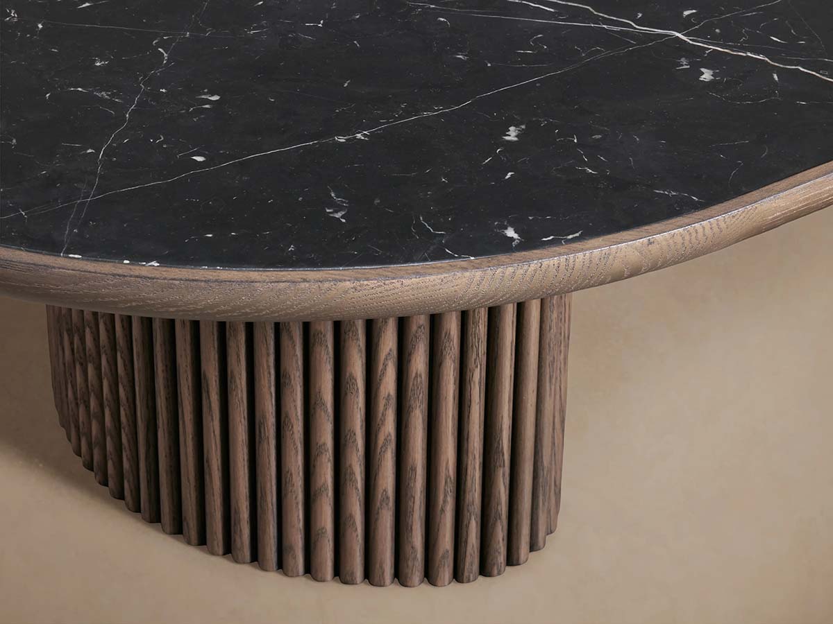 Couchtisch Astor mit ovalem Holzsockel und Marmorplatte