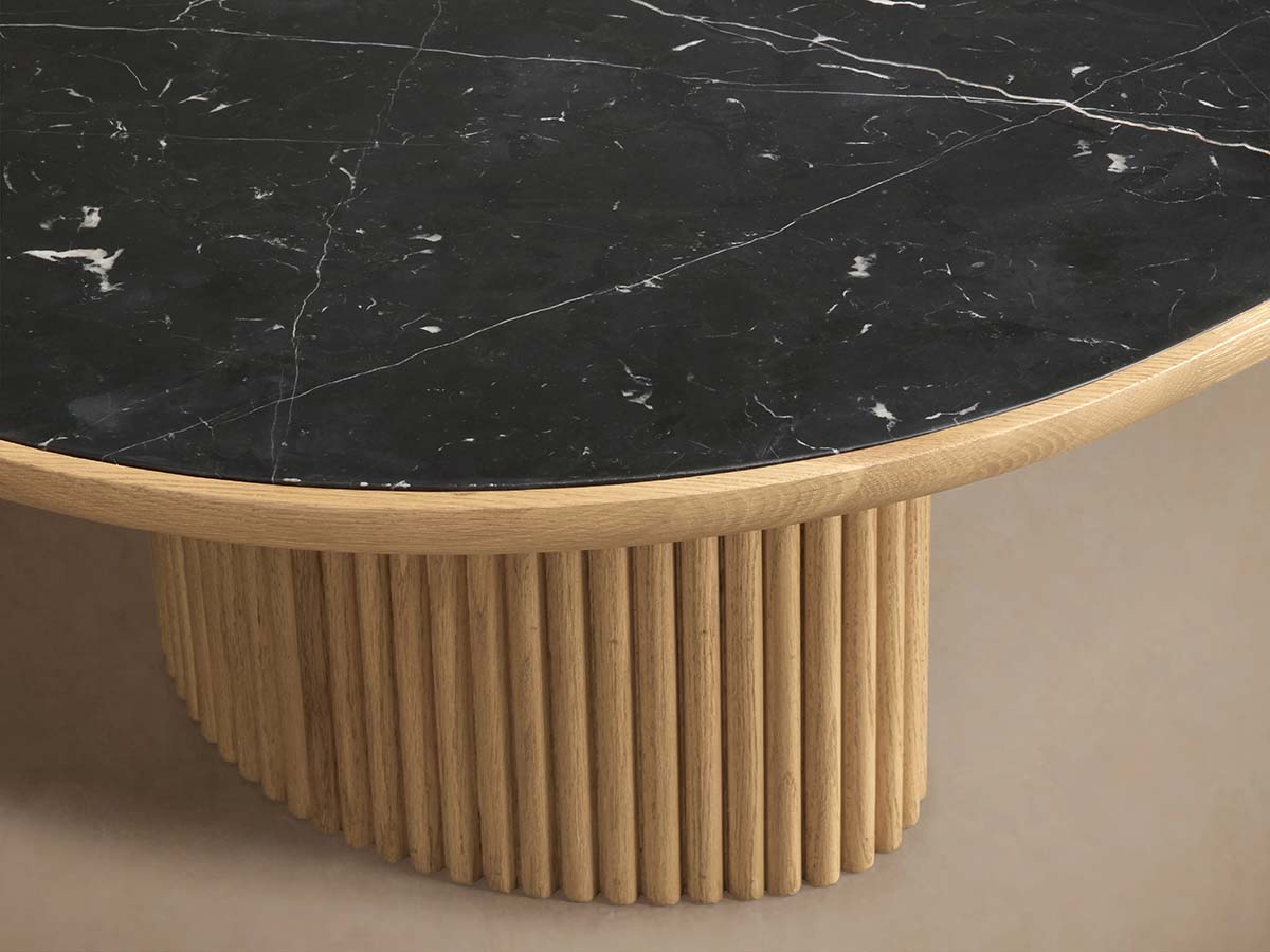 Couchtisch Astor mit ovalem Holzsockel und Marmorplatte