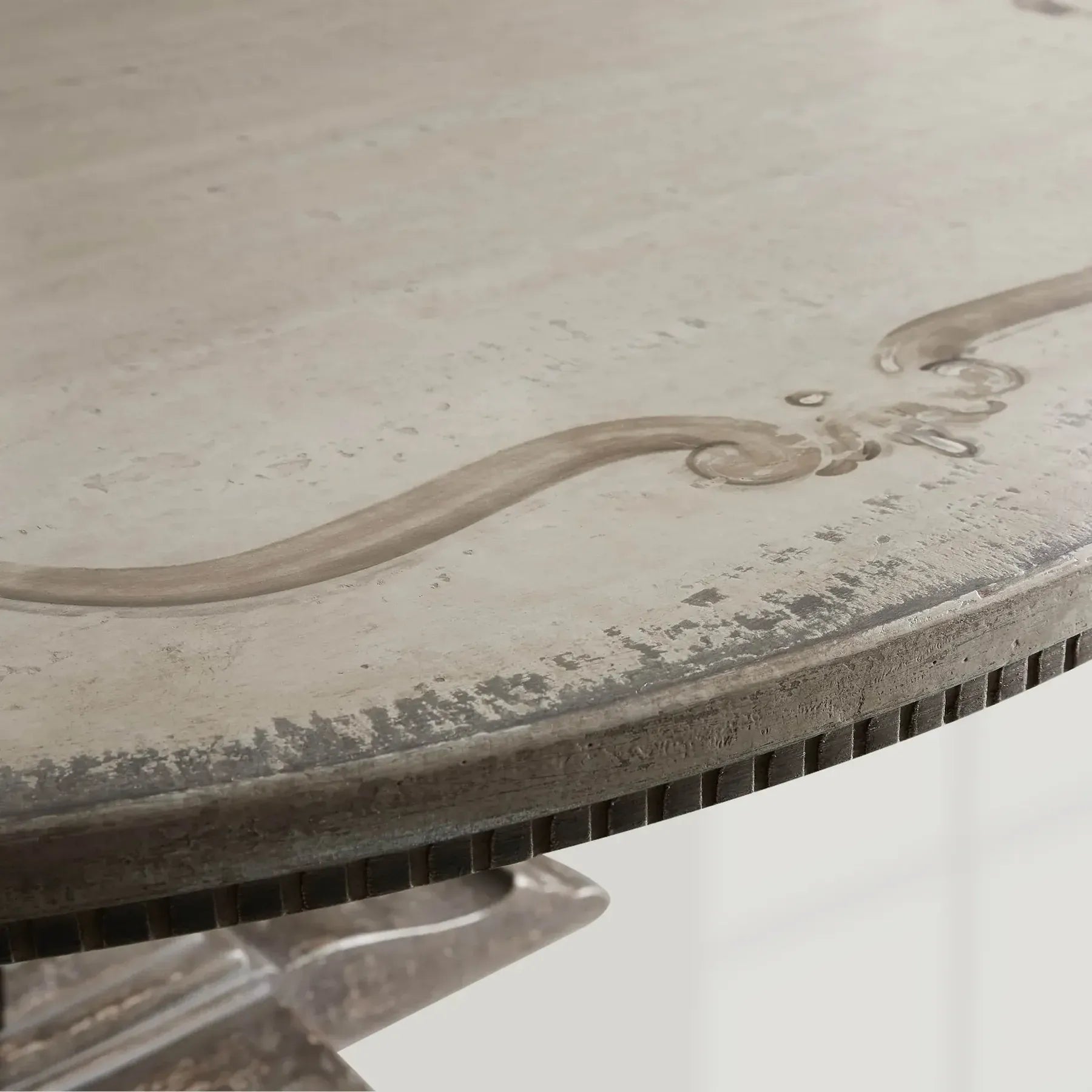 Cerea Ribbon Bell'Arte Wood Round Dining Table Vintage Distressed Furniture