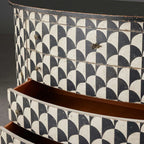 Andretta Pappelholz-Schrank/Sideboard im modernen Wohnstil mit schwarz-weißem geometrischem Muster