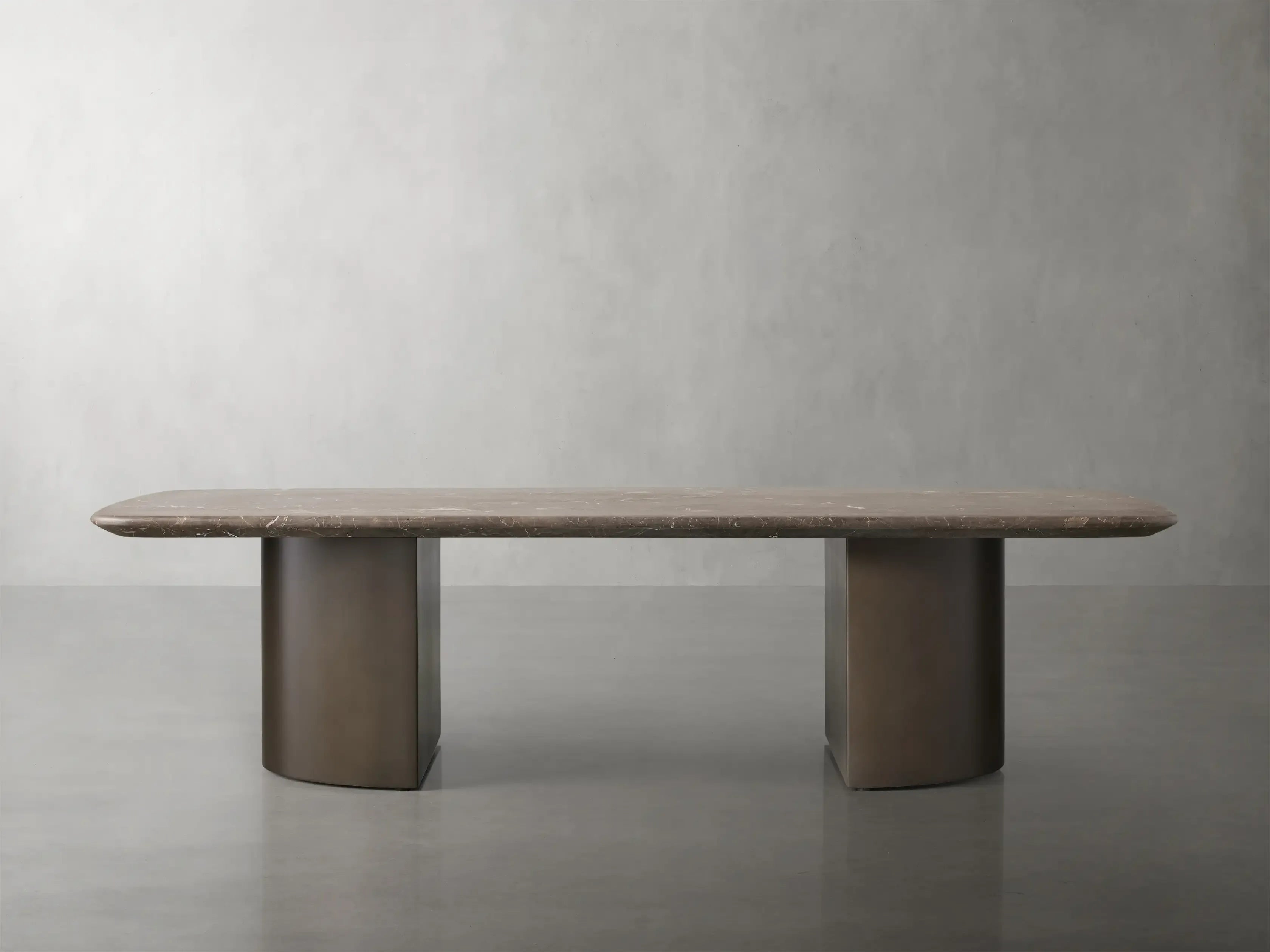 San Germani 72" Steincouchtisch mit Natursteinplatte und Dauphine Metallfuß