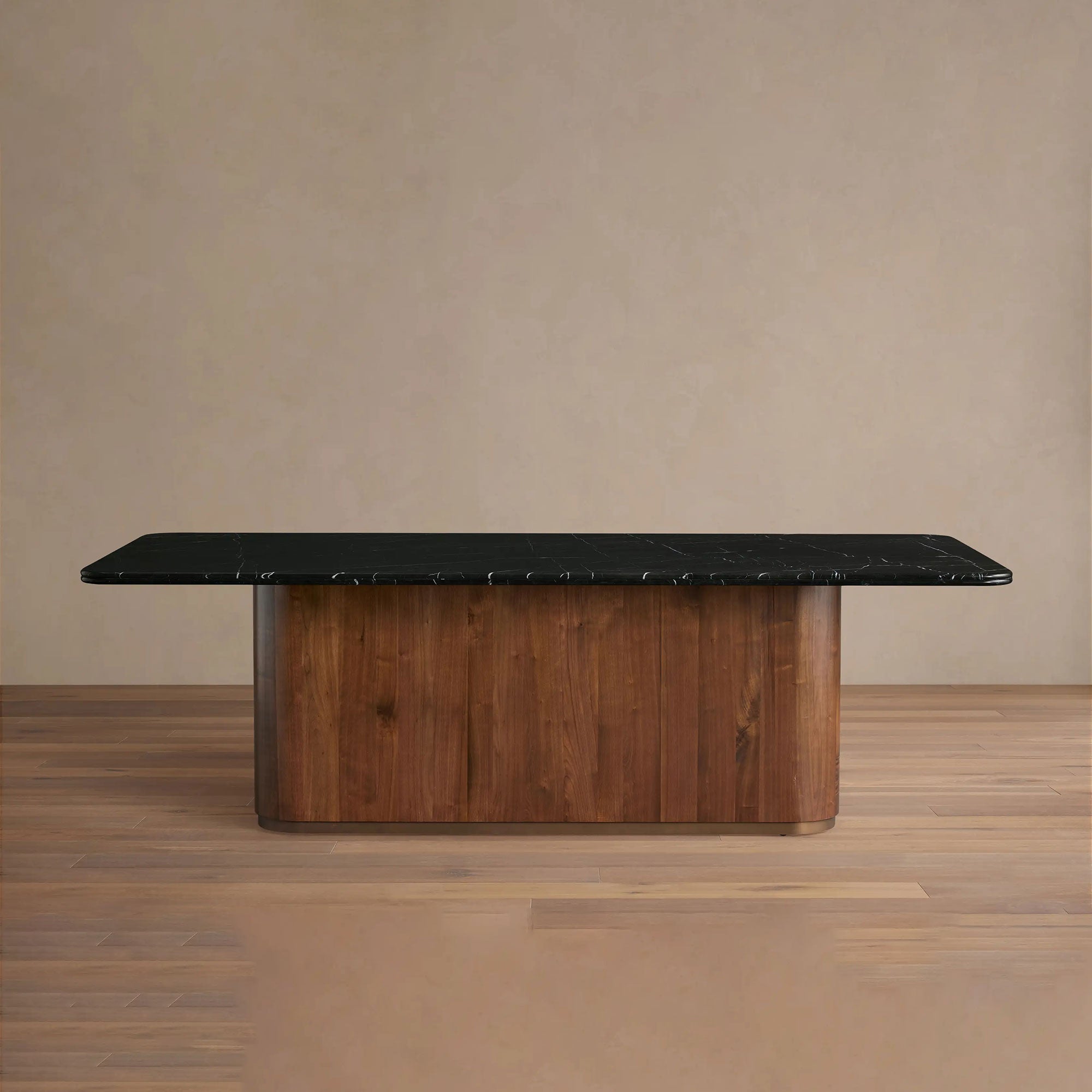 Caden Esstisch mit schwarzer Marquina Steinplatte, amerikanischer Nussbaumholzfuß, luxuriöser Stil